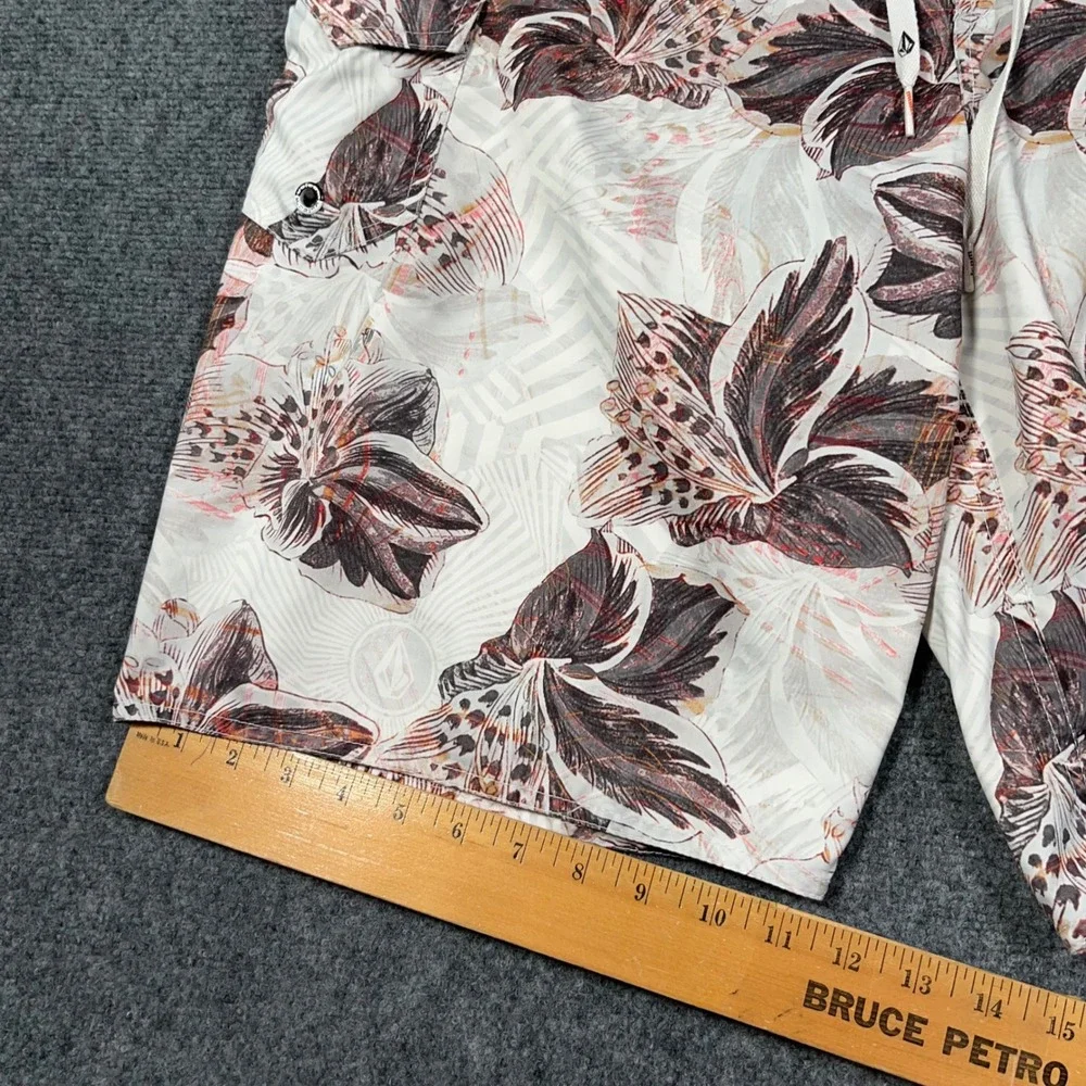 VTG Y2K Volcom Numero 2 Mod Board Shorts Mens 34 Floral Print‎ Swim Trunks White